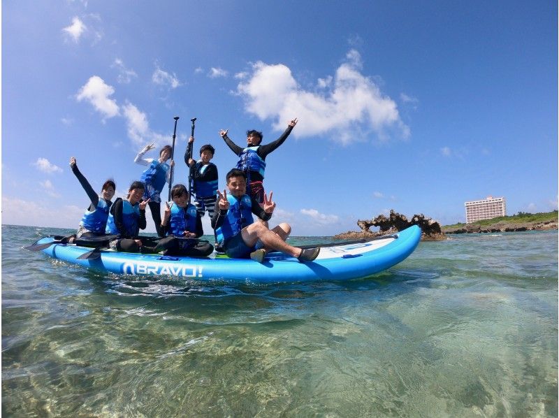 [Okinawa ・ Miyakojima] 1 boat / Maximum 7-seater ☆ Everyone has fun exploring the sea! BIG SUP (60 minutes)の紹介画像