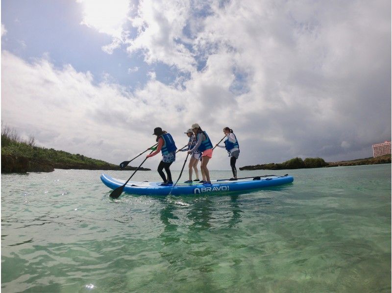 沖縄・宮古島】最大7人乗り！みんなで楽しく海上探検！BIG SUP（60分