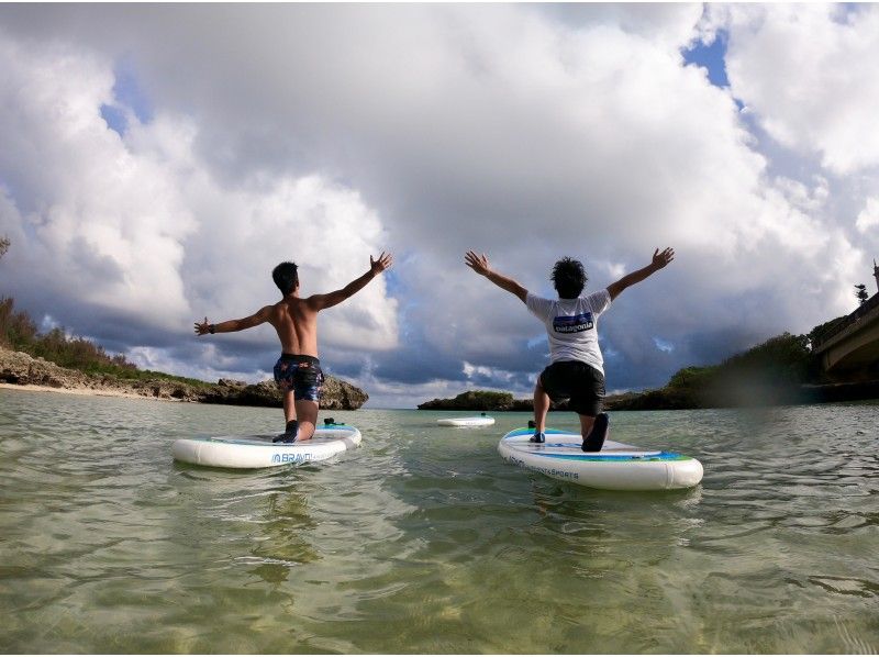 【沖縄・宮古島】初めてでも楽しめる！海の上でココロとカラダを解き放つSUP YOGA【写真データプレゼント】の紹介画像