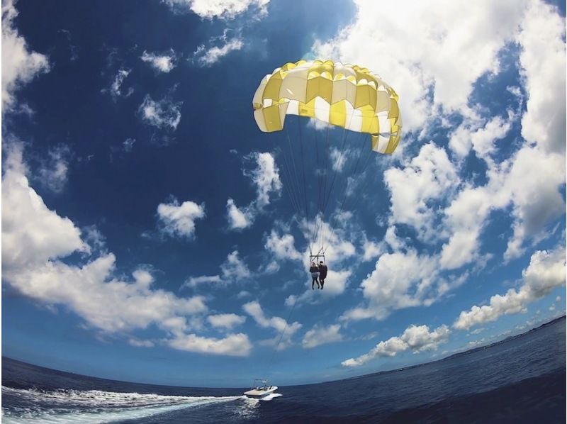 【毎日5組限定】ボートで楽々！青の洞窟シュノーケリング＆絶景パラセーリング★EX絶景体験★青の洞窟写真★熱帯魚餌付けの紹介画像