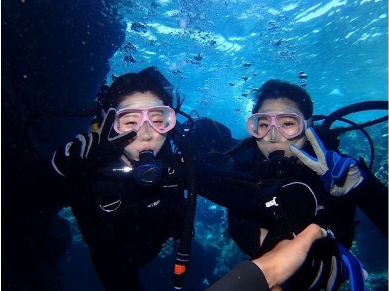 【毎日5組限定】ボートで楽々！青の洞窟体験ダイビング＆絶景パラセーリング★EX絶景体験★GoPro水中写真の紹介画像