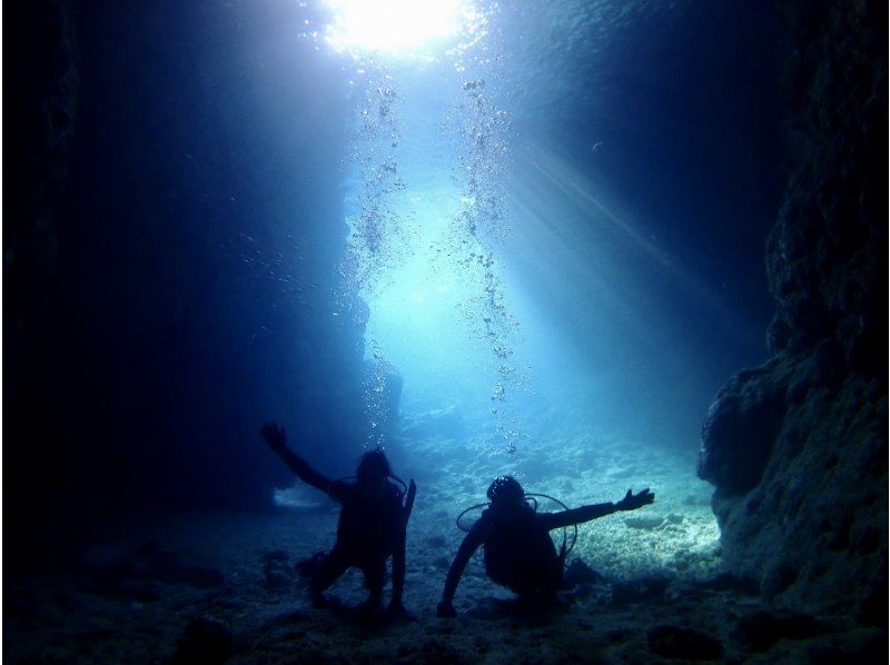 【every Sun Limited 5 sets] Blue cave in store reserved boat Diving& 120m high Parasailing 3 seater OKの紹介画像