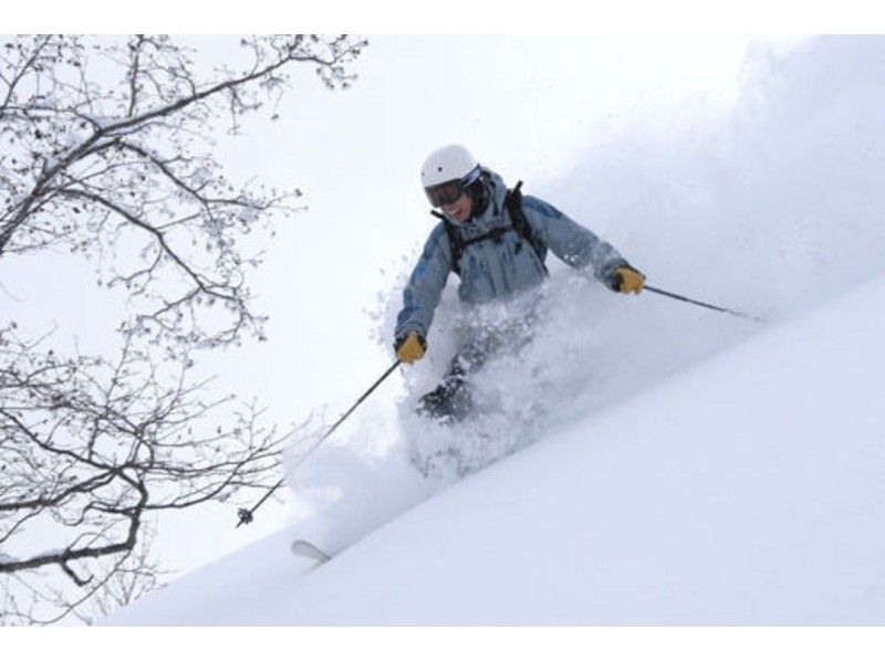 【北海道・十勝／日高／富良野】自然の山を滑り落ちる雪遊びの原点！バックカントリーツアーの紹介画像