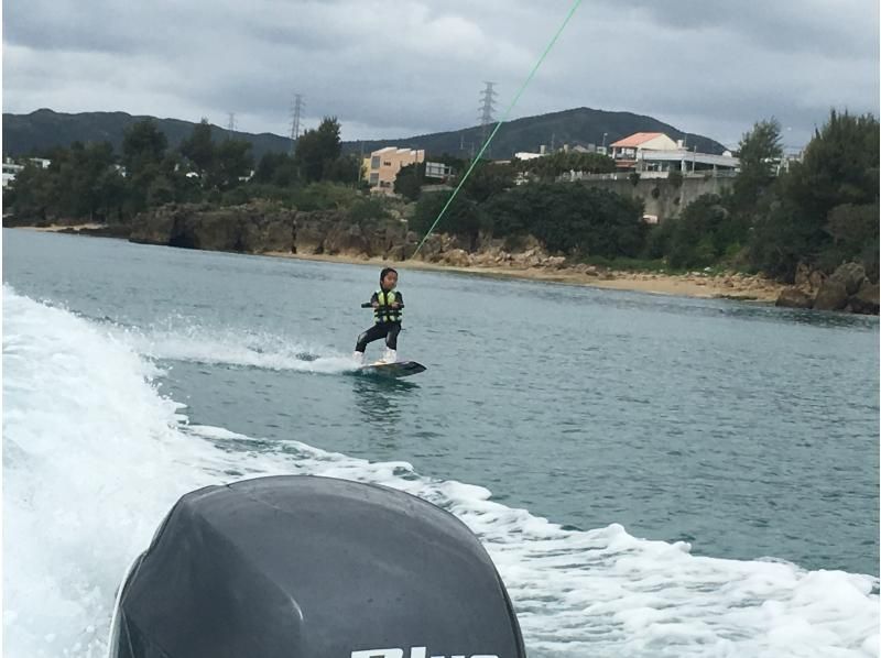 [Okinawa ・ Uruma city underpass road beach] fly board too Wakeboarding All six types have 180 minutes play unlimited planの紹介画像