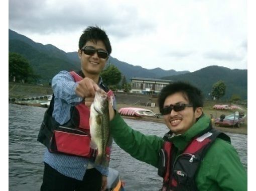 河口湖バス釣り教室 オカッパリ 岸釣り コース アクティビティジャパン 河口湖バス釣り教室 オカッパリ 岸釣り コース アクティビティジャパン