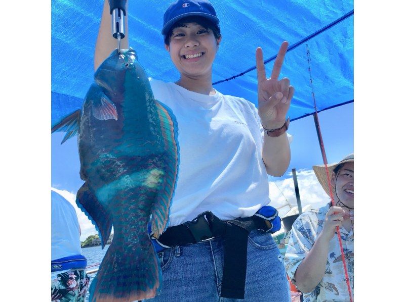 가데나 어항 3세～참가◎트로피컬 낚시 투어《당일 예약◎・생선은 근처의 식당에서 식사 가능の紹介画像