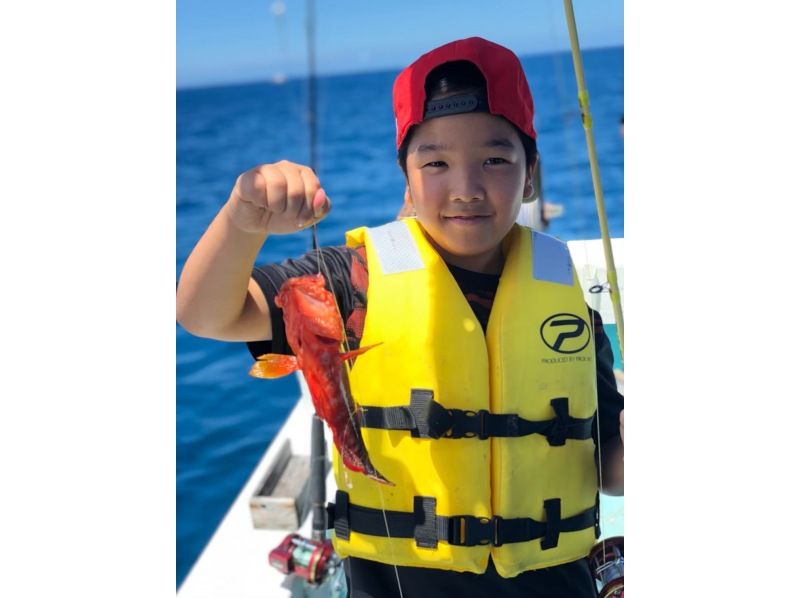 가데나 어항 3세～참가◎트로피컬 낚시 투어《당일 예약◎・생선은 근처의 식당에서 식사 가능の紹介画像