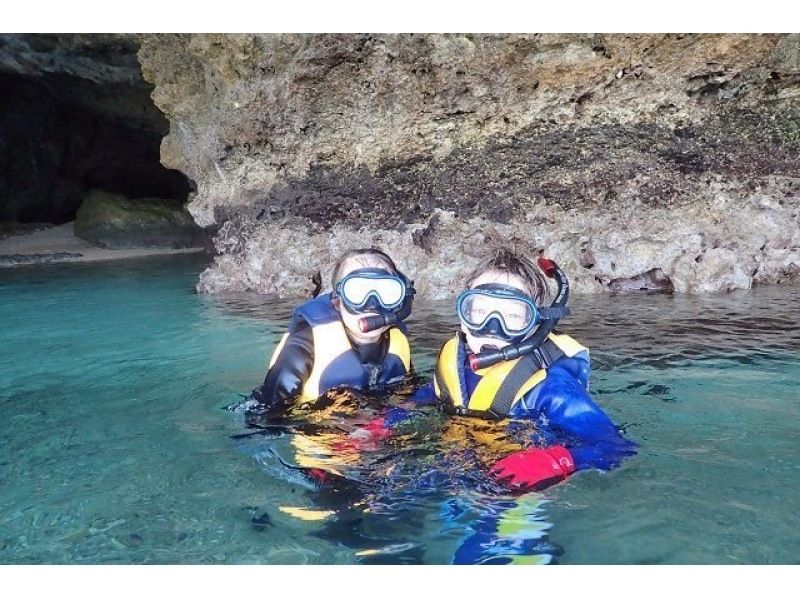 [Okinawa Ishigaki Island] B course Blue cave snorkel experience & waterfall play Complete facilities different from other stores Hot water shower Free parking All includedの紹介画像