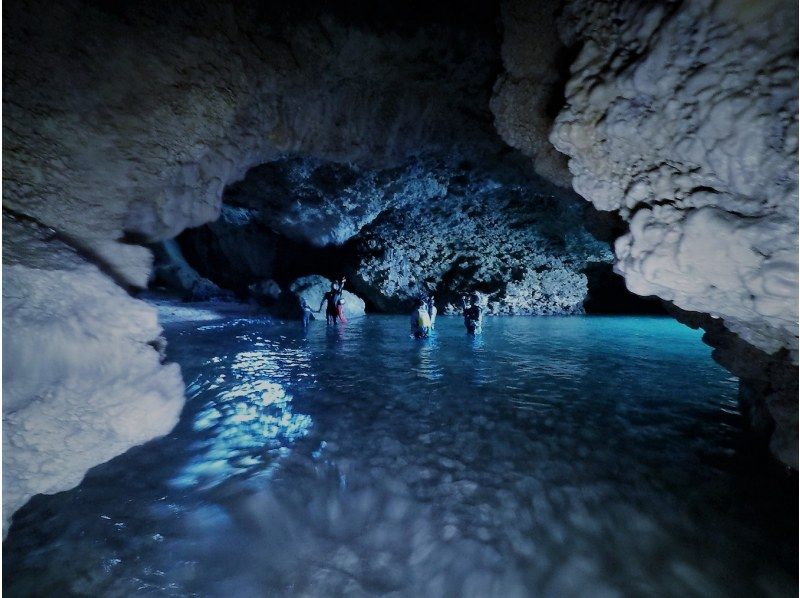 【沖縄・石垣島】青の洞窟探検＆シャワークライミング体験の紹介画像