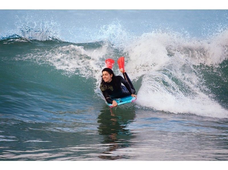 Summer and autumn are the best seasons for bodyboarding! There may be days when we can rent the board exclusively for you. Inexperienced people are welcome! Kanagawa Prefecture, Shonan, Chigasaki, BB Schoolの紹介画像