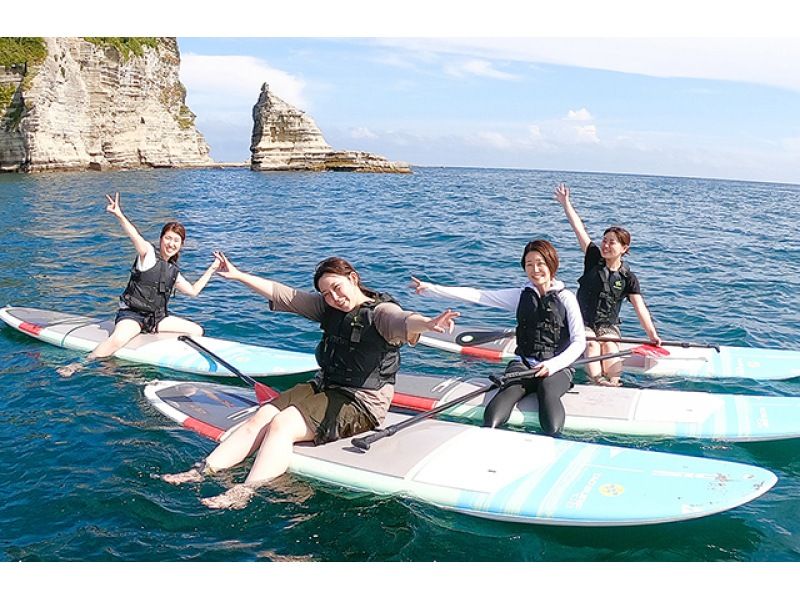 A group of women enjoying the SUP experience at Katsuura “Beach Fun”