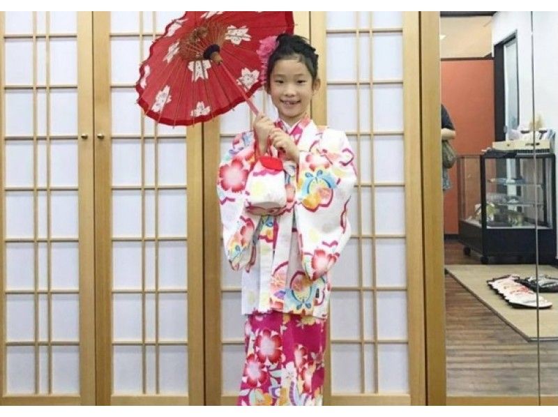 [สถานีเกียวโต/Higashiyama] ทำไมคุณไม่ลองสร้างความทรงจำที่ดีที่สุดในเกียวโตด้วย "แผนการเช่าชุดกิโมโนสำหรับเด็ก" ที่สามารถเพลิดเพลินได้ตั้งแต่อายุ 3 ขวบの紹介画像