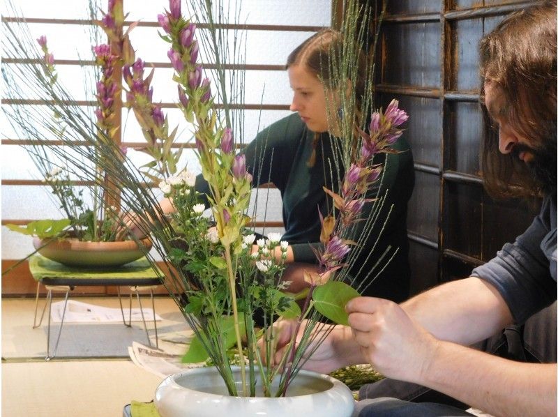 [Kyoto Higashiyama] Beginners of the "Ikebana experience" at Kyomachiya are welcome! Hand-held OK, 3 minutes walk from Higashiyama Stationの紹介画像
