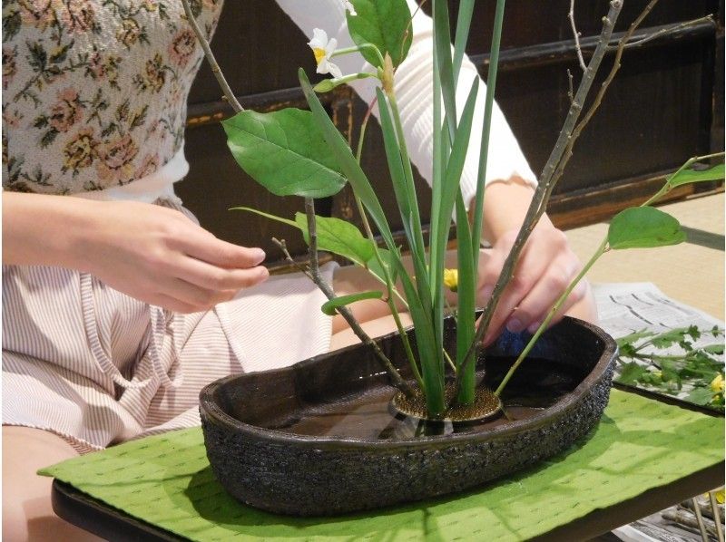 [京都·Higashiyama]在Kyomachiya的Ikebana體驗♪の紹介画像