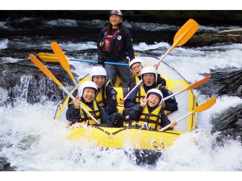 A rafting tour by Hokkaido's tour operator "Guideline Outdoor Club"