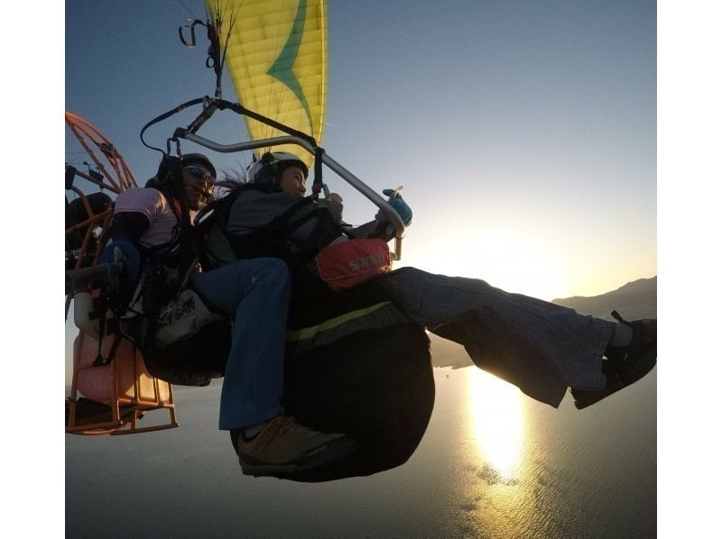 滋賀県 琵琶湖】パラグライダーで琵琶湖上空へ！タンデムフライト体験コース(Gopro無料記念撮影付) | アクティビティジャパン