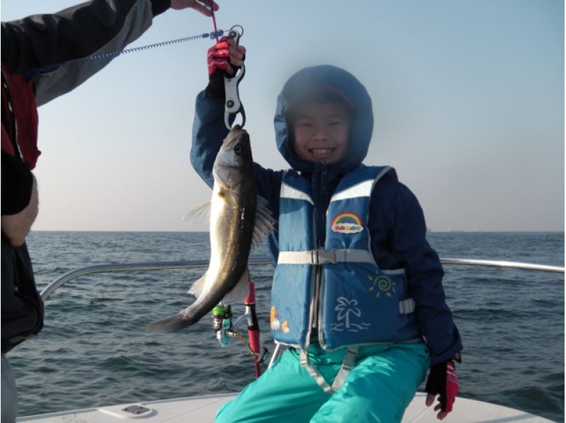 [Kanagawa/Yokohama] Beginners welcome! Sea fishing boat charter flights (4 hours) sea bass, black sea bream, etc. and Eastern Kanagawa Station 5 minutesの紹介画像