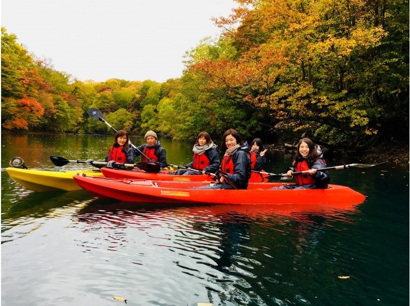 北海道・支笏湖】手ぶらでOK！（秋・紅葉ツアー）底が透明なクリア