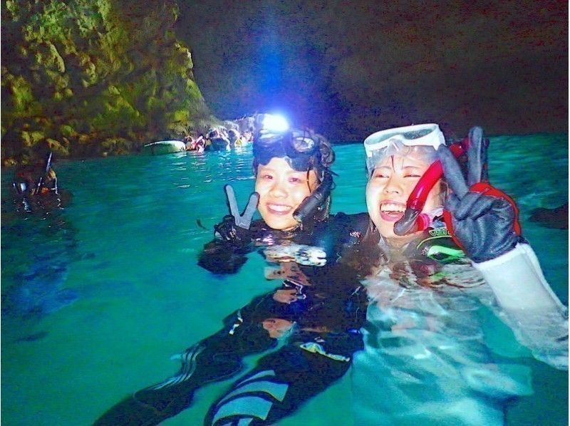 【沖繩·恩納村】藍色洞穴浮潛乘船！照片拍攝和數據免費♪我將與LINE一起發送の紹介画像