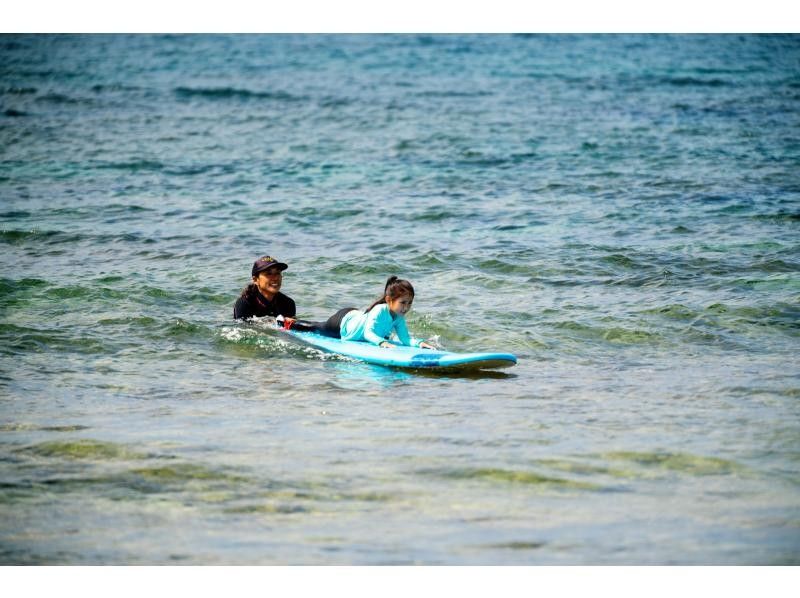 【沖縄・北谷】キャンペーン中！！初心者向け☆南国沖縄で体験サーフィンスクール（60分コース）の紹介画像