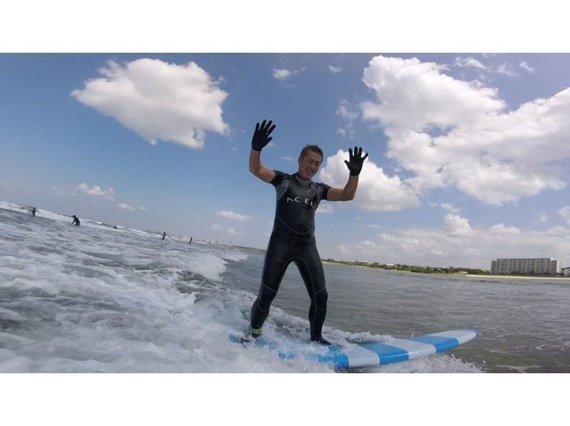 【沖縄・北谷】キャンペーン中！！初心者向け☆南国沖縄で体験サーフィンスクール（60分コース）の紹介画像