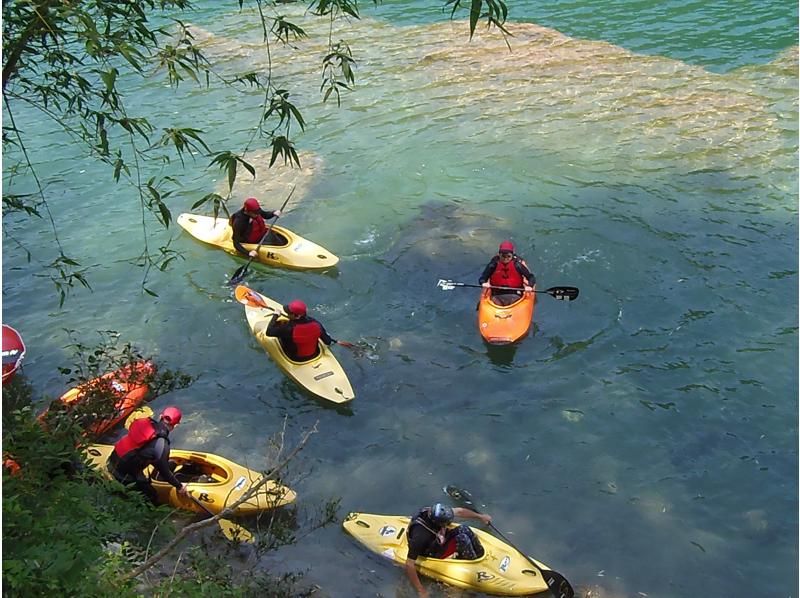 SALE! The royal water sport! Your first mini river kayak tour on the pure Yoshino River with lessons included [Kochi]の紹介画像