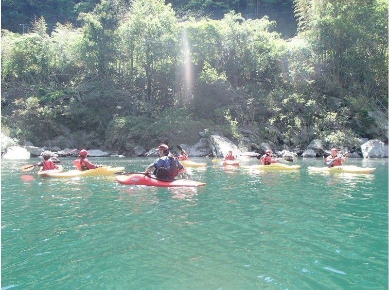 SALE! The royal water sport! Your first mini river kayak tour on the pure Yoshino River with lessons included [Kochi]の紹介画像