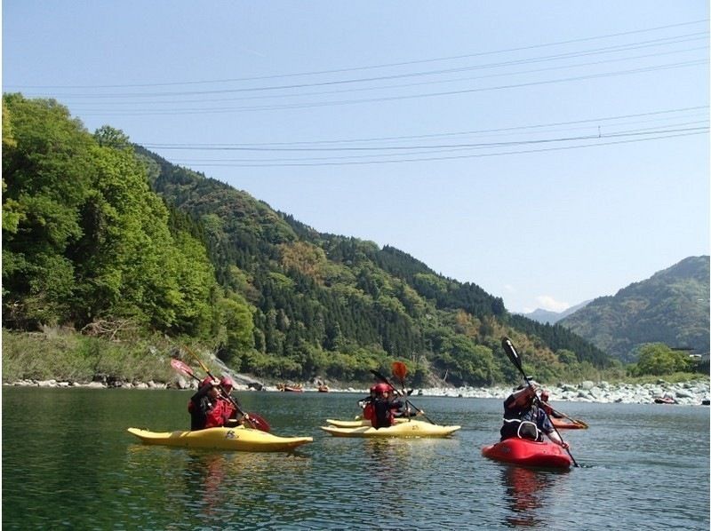 SALE! The royal water sport! Your first mini river kayak tour on the pure Yoshino River with lessons included [Kochi]の紹介画像