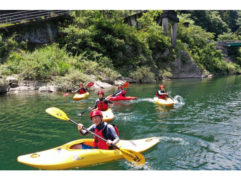 SALE! The royal water sport! Your first mini-touring trip on a full-scale river kayak on the clear Yoshino River! Lessons included [Kochi]の紹介画像