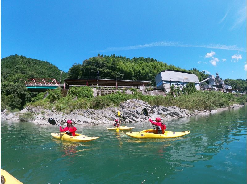 SALE! The royal water sport! Your first mini river kayak tour on the pure Yoshino River with lessons included [Kochi]の紹介画像