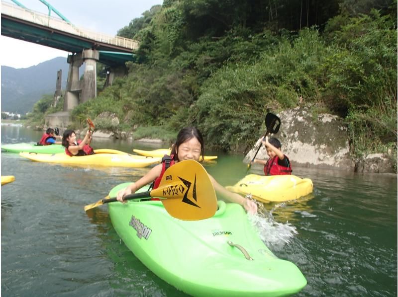 SALE! The royal water sport! Your first mini-touring trip on a full-scale river kayak on the clear Yoshino River! Lessons included [Kochi]の紹介画像