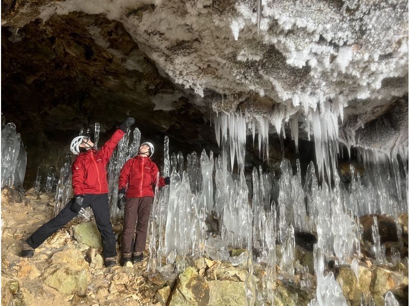 【北海道・支笏洞爺】日本最大の氷筍洞窟へ「大滝氷筍洞窟探訪」の紹介画像