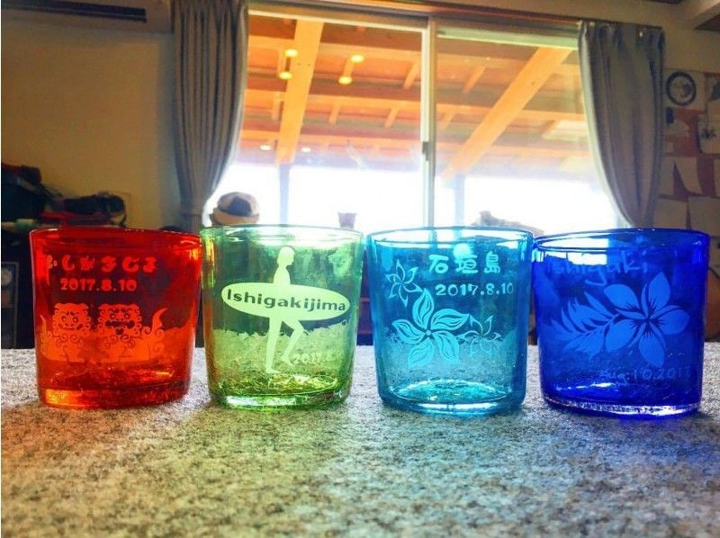 [Okinawa] "Experience etching" your name and anniversary on colorful Ryukyu glassesの紹介画像