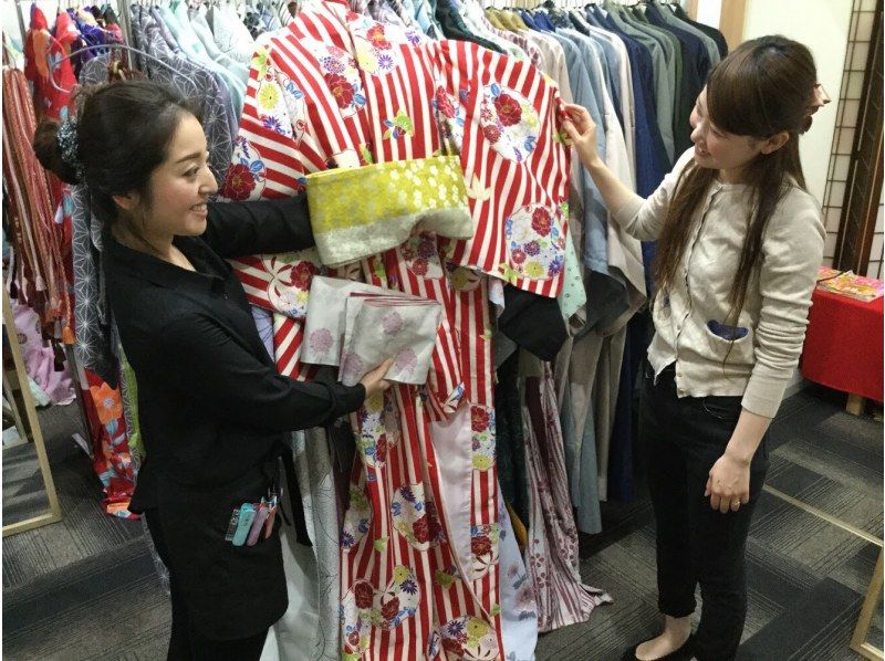 [Kyoto Yasaka Shrine] Kimono rental "Retro Hannari Plan" You can choose a designer kimono! Come empty-handed, ages 12 and up OKの紹介画像