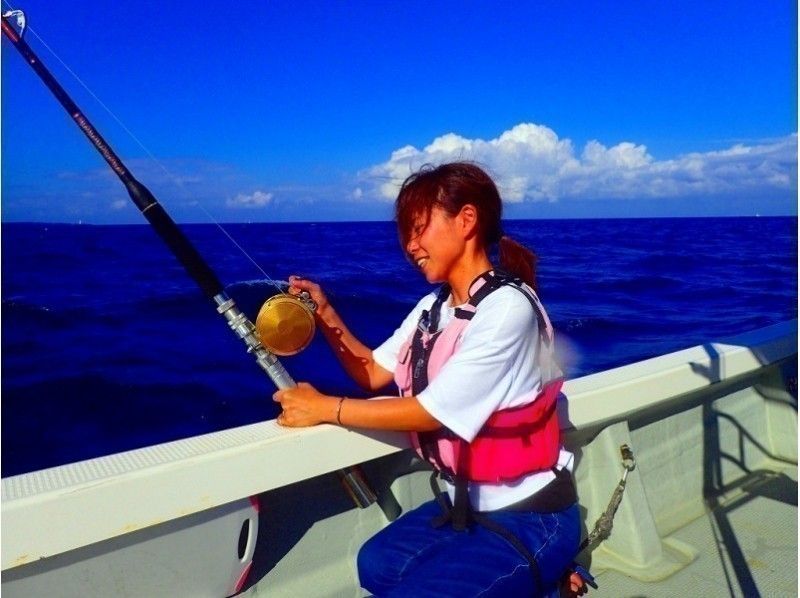 初心者の私でも本当にマグロが釣れるの？沖縄恩納村で釣り体験に興味深々！！