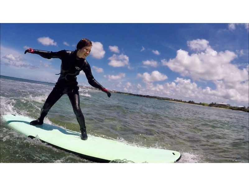 Super Summer Sale 2 [Chatan, Okinawa] For beginners and inexperienced people ★ Experience-based surfing school! A popular shop where professional surfers teach in a fun way! Plan for 2 or more peopleの紹介画像