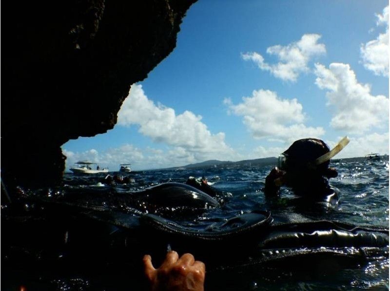 #Blue Cave | ทัวร์ดำน้ำตื้นบนชายหาด | ความพึงพอใจที่ยอดเยี่ยม! ถ้ำสีฟ้าการดำน้ำตื้น(Snorkeling)の紹介画像