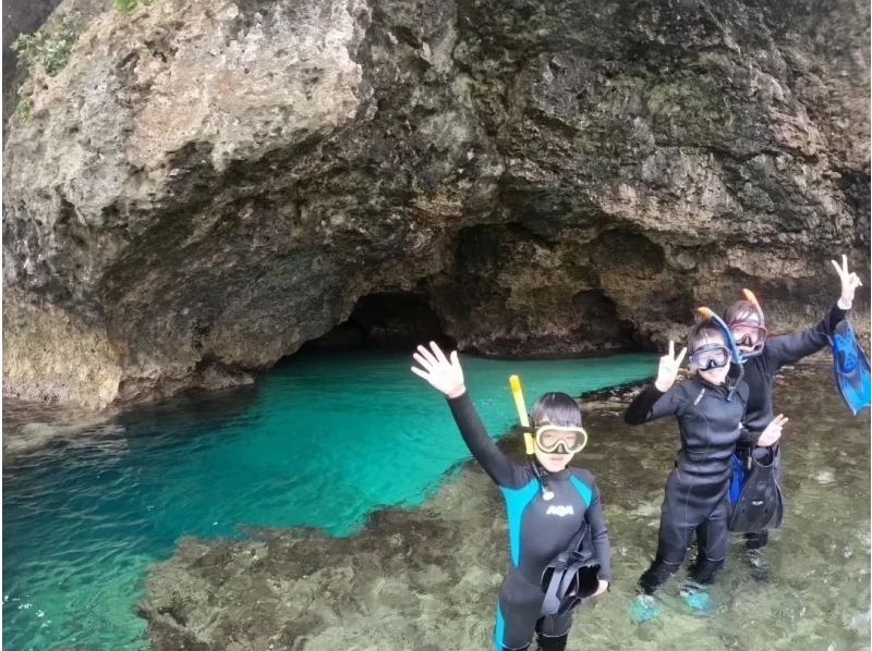 [Ishigaki Island] Same-day reservations OK! Popular NO.1 Sea Turtle High Encounter Rate Blue Cave & Sea Turtle Snorkel << Photo Data, Equipment & Free Pick-up >> Super Summer Sale Now Ongoingの紹介画像
