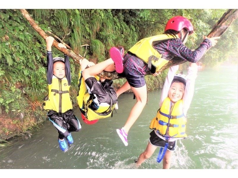 "SALE!" Family adventure!! ★Wanpaku Family Course (AM course, OK for ages 3 and up) [Kumamoto, Kuma River] Kuma River Raftingの紹介画像