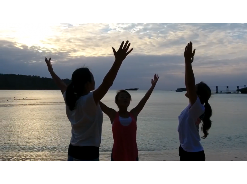 【Okinawa · Onna village】 sound of wave is BGM ♪ beach yogaの紹介画像