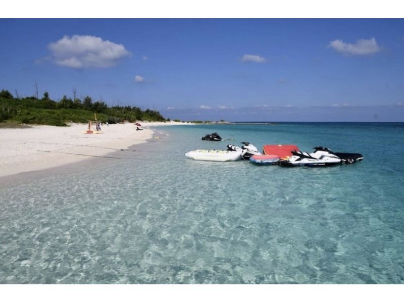 Okinawa, Minna Island [E Plan ◆ Day trip to the beach] Includes a round trip boat ticket to Minna Island, lunch, and one parasol!の紹介画像