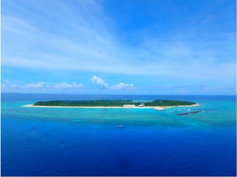 오키나와 &middot; 미나미 섬 【E 플랜 ◆ 당일치기 해수욕】 미나미 섬 왕복 승선권 & 점심 & 파라솔 1 개 포함! !の紹介画像