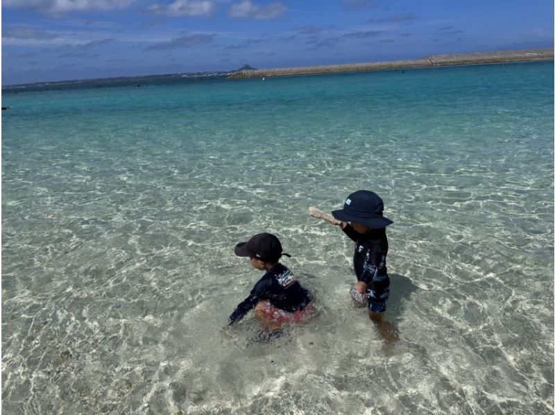 Okinawa, Minna Island [E Plan ◆ Day trip to the beach] Includes a round trip boat ticket to Minna Island, lunch, and one parasol!の紹介画像