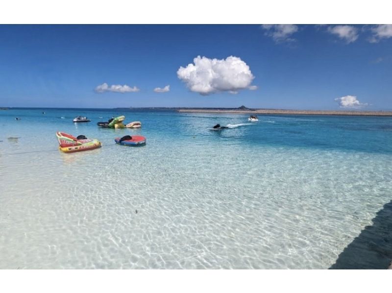 Okinawa, Minna Island [E Plan ◆ Day trip to the beach] Includes a round trip boat ticket to Minna Island, lunch, and one parasol!の紹介画像
