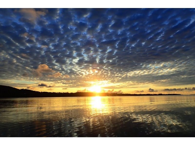 【西表島／島内宿泊者限定】世界遺産モーニングSUP｜朝の澄んだ島の空気が、心と身体に活力を届ける（写真・動画データ付／島内送迎あり）の紹介画像