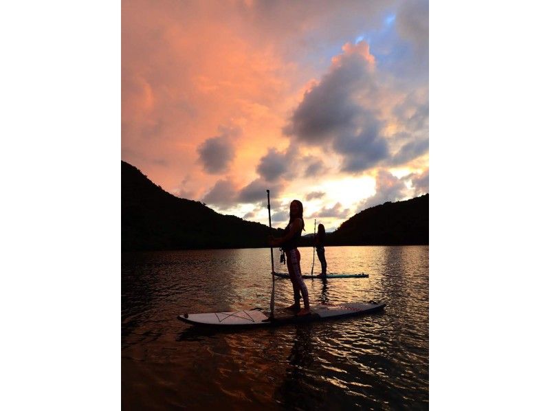 [Okinawa Prefecture, Iriomote Island] Early morning: Sunrise SUP Uehara Port held [Tour photo present] Gradation of nature! Women's Travel Recommended Morning Activity SUP Retreatの紹介画像