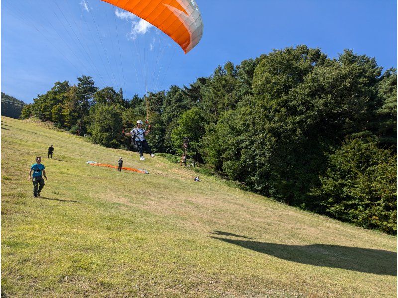 【長野・富士見パノラマ】ご自分でフライトにチャレンジ、パラグライダー半日体験！（中央道・諏訪南IC下車7分）の紹介画像