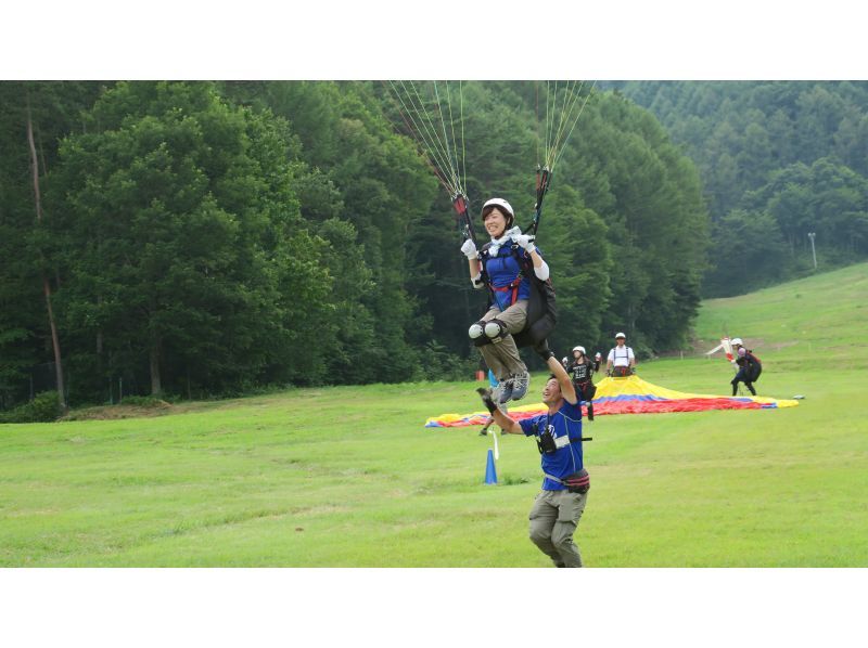 【長野・富士見パノラマ】ご自分でフライトにチャレンジ、パラグライダー半日体験！（中央道・諏訪南IC下車7分）の紹介画像