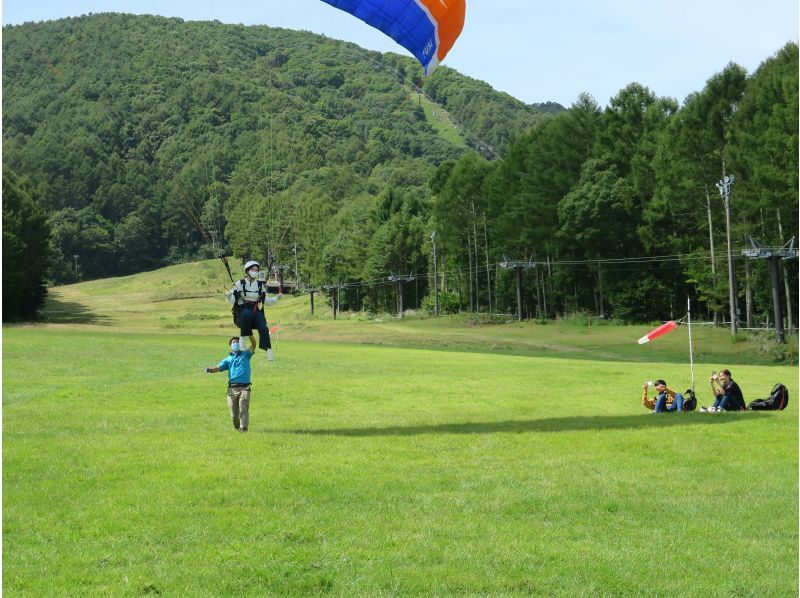 【長野・富士見パノラマ】ご自分でフライトにチャレンジ、パラグライダー半日体験！（中央道・諏訪南IC下車7分）の紹介画像