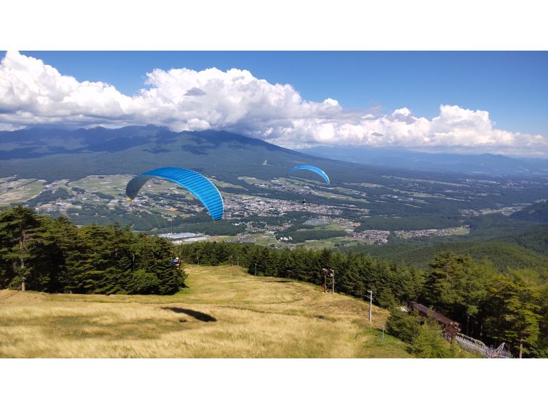 【長野県・富士見パノラマ】タンデム(2人乗り)フライトで本州一の高度差800mの大空への紹介画像